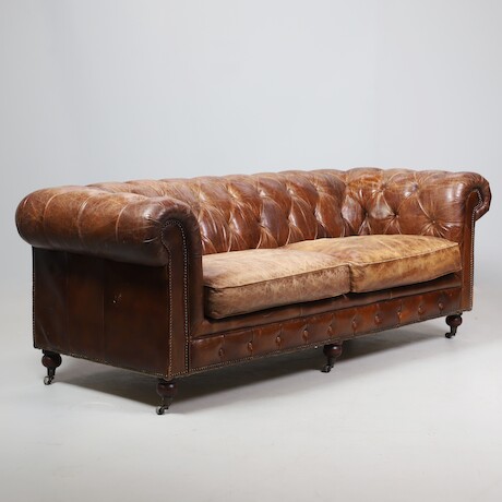 Skinnsoffa Chesterfieldstil