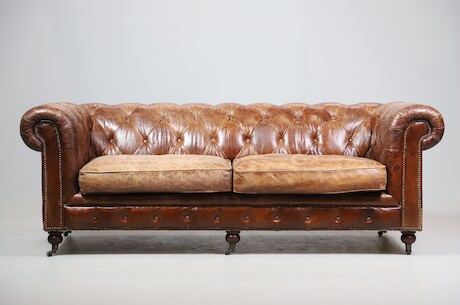 Skinnsoffa Chesterfieldstil