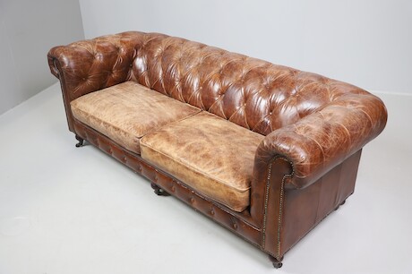 Skinnsoffa Chesterfieldstil