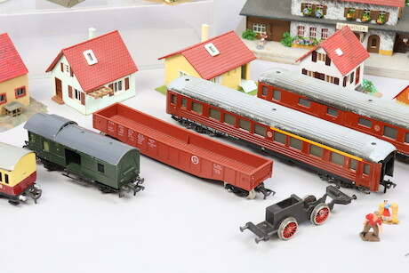 Modelljärnvägsdelar