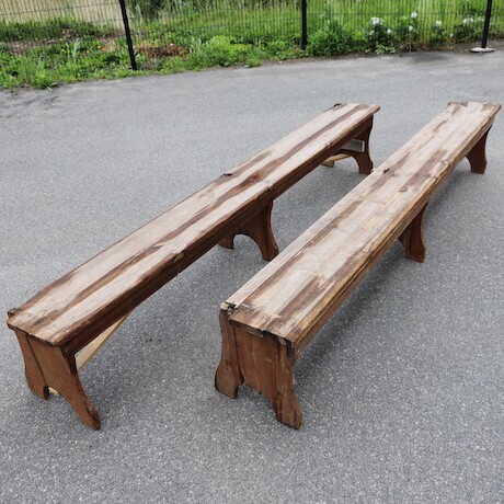 Träbänkar
