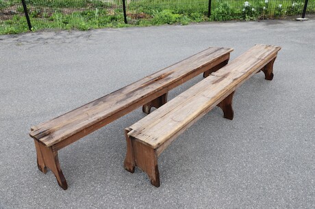 Träbänkar