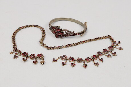 Halsband