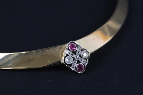 Halsband