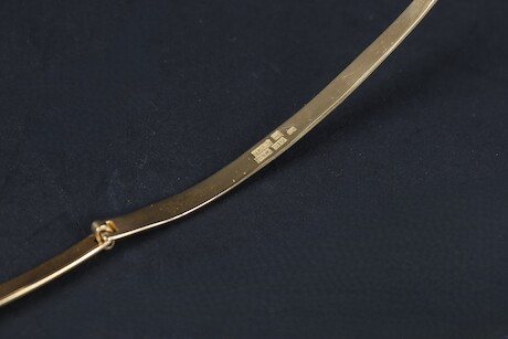 Halsband