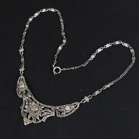 Halsband