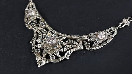 Halsband