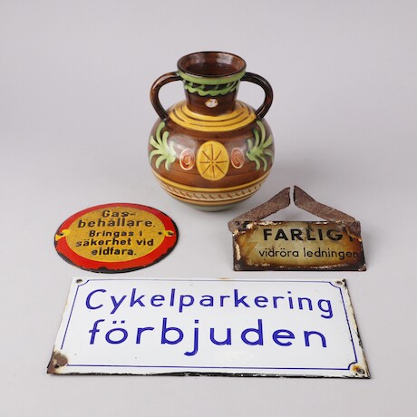 Emaljskyltar